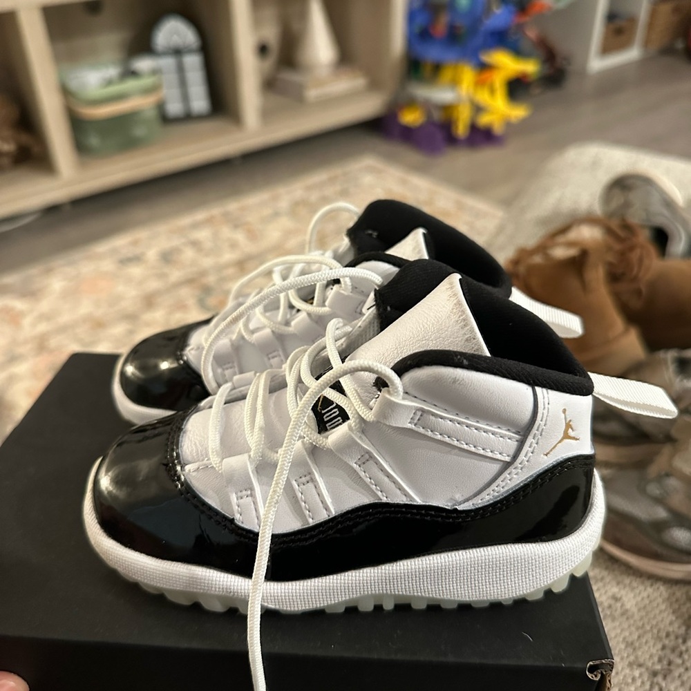 Jordan Concord 11 only worn 3 times size 8